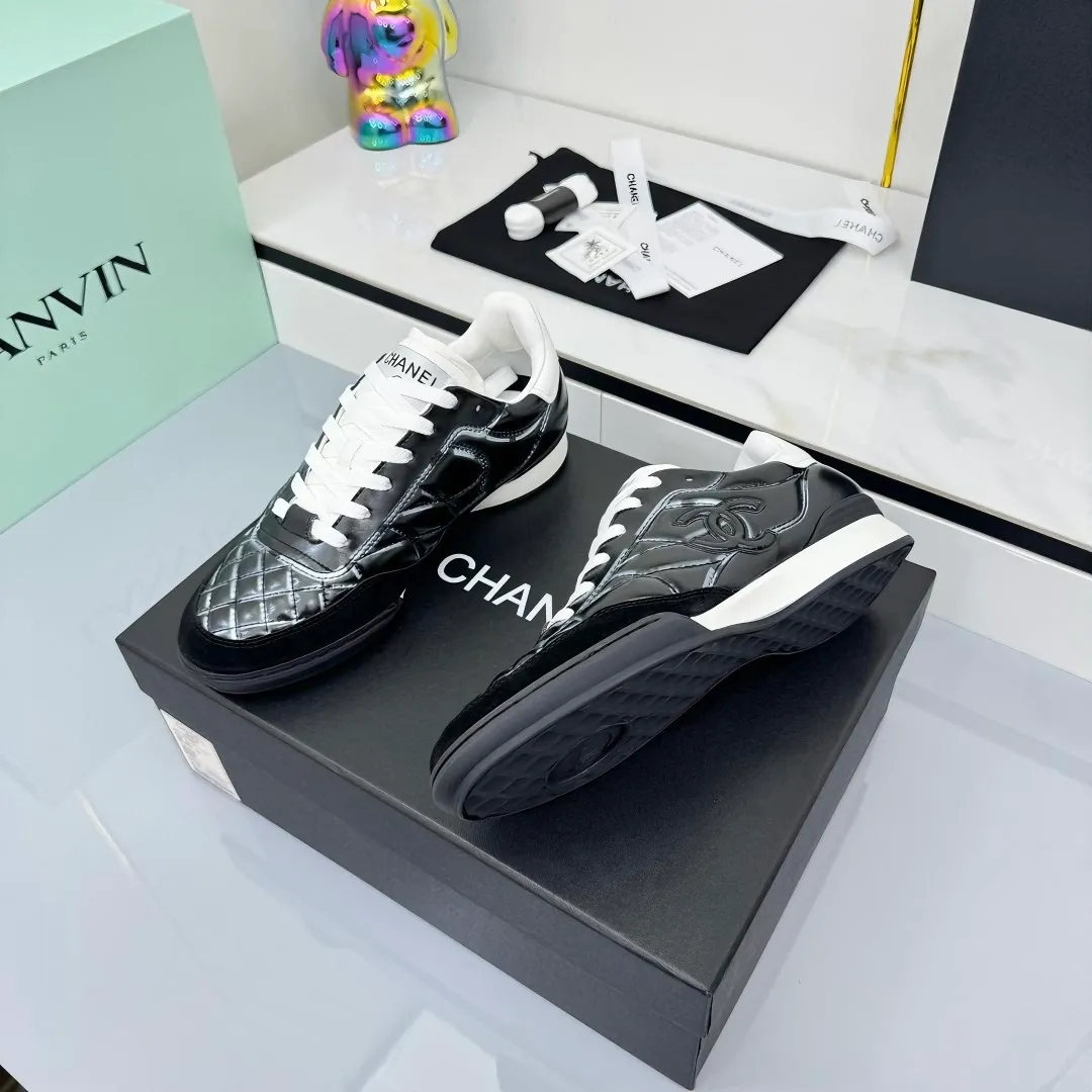 👟👟Ex-factory price 620👟👟 Top version Chanel Chanel - 2025 counter top casual sports shoes This sneaker is a classic design; the upper is electro-embroidered with a variety of techniques; the outsole is fashionable and sporty; it is extraordinary and incorporates a variety of color matching elements... The diversified mix and match is very beautiful and versatile, and can be used for leisure, fashion, sports and outdoor... ꫛꫀꪝ Go➫ Material: ❶Upper is made of: original cowhide ❷Inner lining is made of: original imported sheepskin ❸Outsole is based on: original TPU combination outsole Special counter boutique packaging complete set for women 35–41